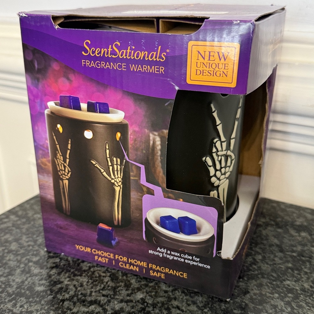 ScentSationals Skully Black Fragrance Warmer With Skeleton Hands Wax Melter